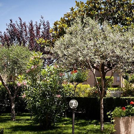 Hotel Vignola Ассизи Экстерьер фото