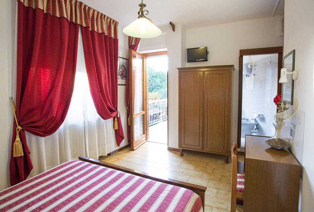 Hotel Vignola Ассизи Экстерьер фото
