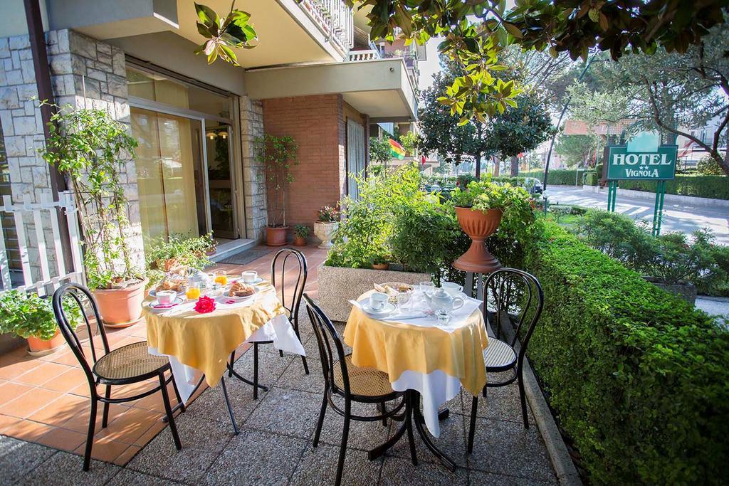 Hotel Vignola Ассизи Экстерьер фото
