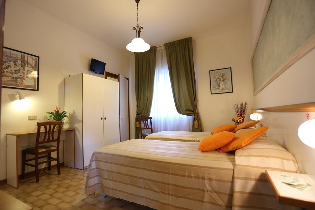 Hotel Vignola Ассизи Экстерьер фото