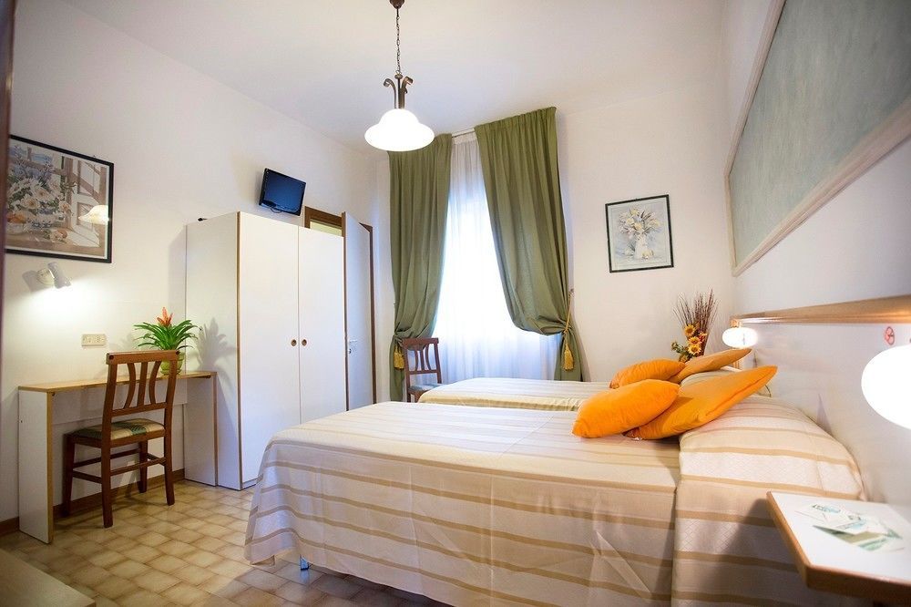 Hotel Vignola Ассизи Экстерьер фото