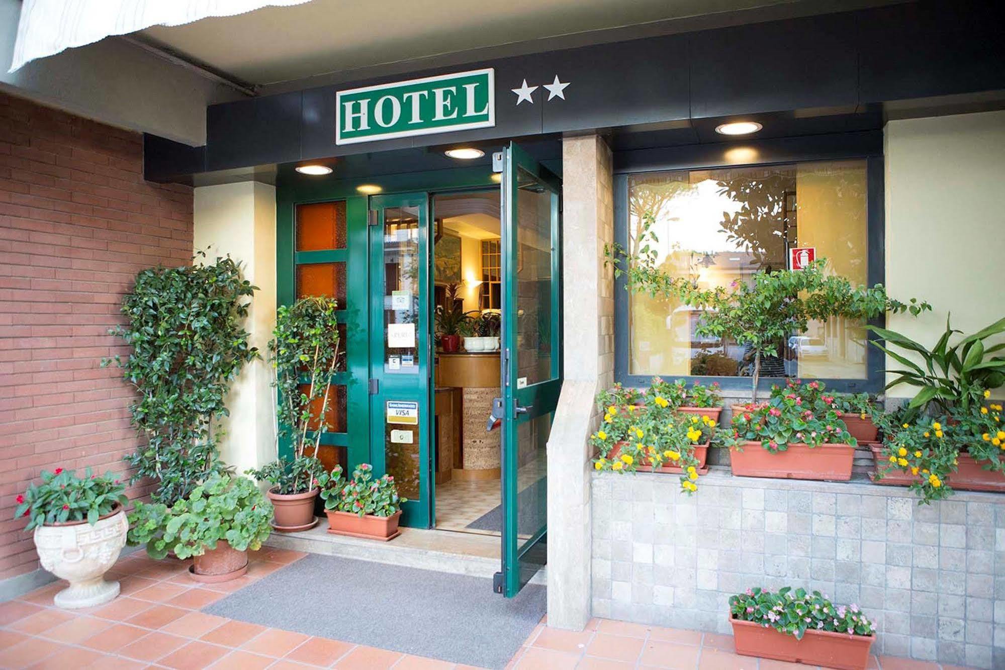 Hotel Vignola Ассизи Экстерьер фото