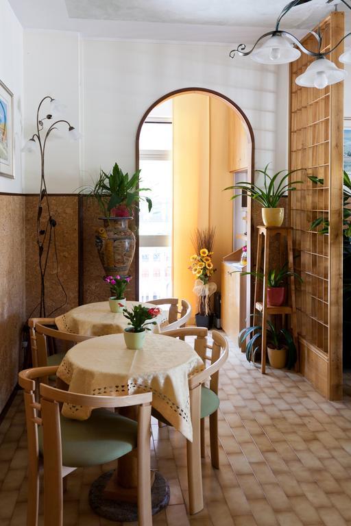 Hotel Vignola Ассизи Экстерьер фото