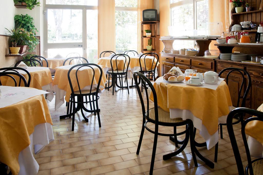 Hotel Vignola Ассизи Экстерьер фото